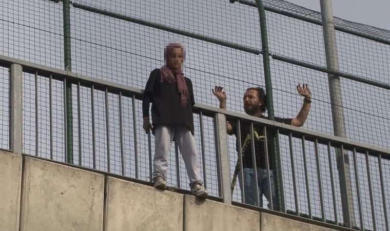 Kağıthane TEM Otoyolu'nda intihar girişimi!