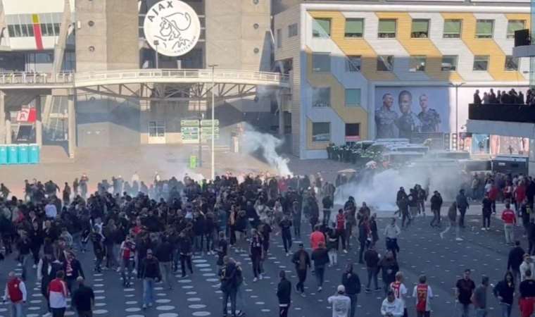 Olaylar sebebiyle yarım kalmıştı... Hollanda'da Ajax - Feyenoord kararı!