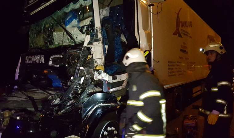 Edirne'de feci kaza... İki TIR çarpıştı: 1 ölü