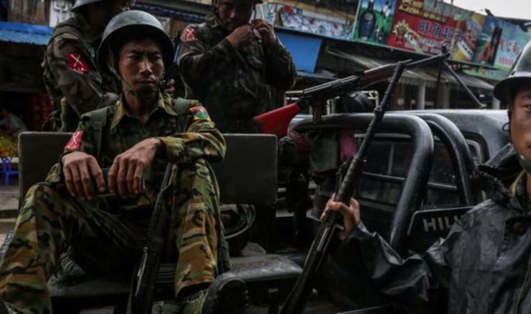 Myanmar'da ordu ile darbe karşıtı silahlı grup arasında çatışma