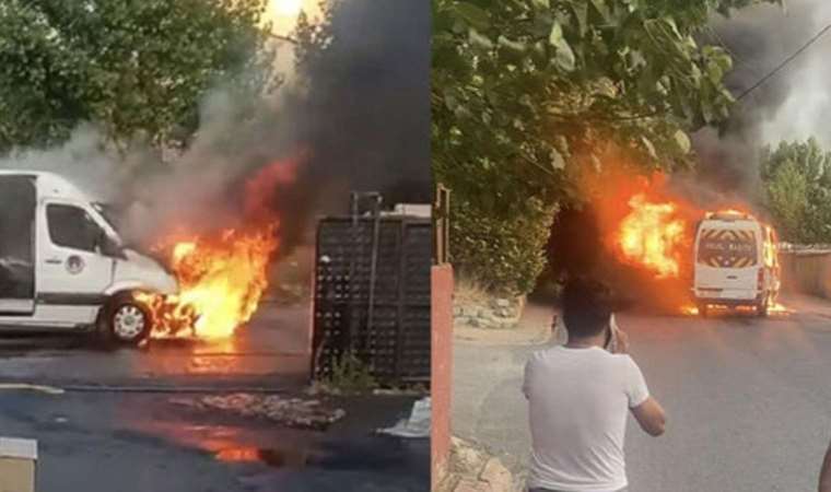 Ümraniye'de servis minibüsü alev alev yandı