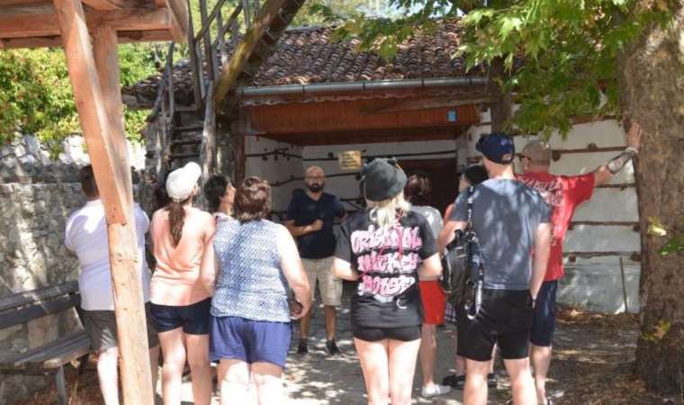 Turistlerin yeni gözdesi: 17 kişilik nüfusa sahip 800 yıllık köy