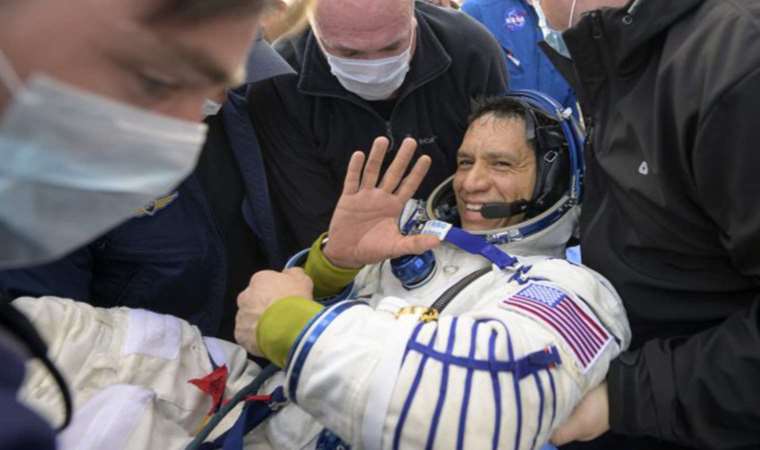 6 ay kalacaktı ancak 371 gün uzayda kaldı: NASA astronotu geri döndü