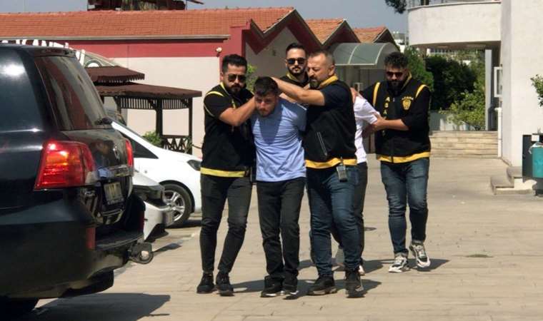 Adana'da polisleri gören saldırganlar silahları balkondan attı