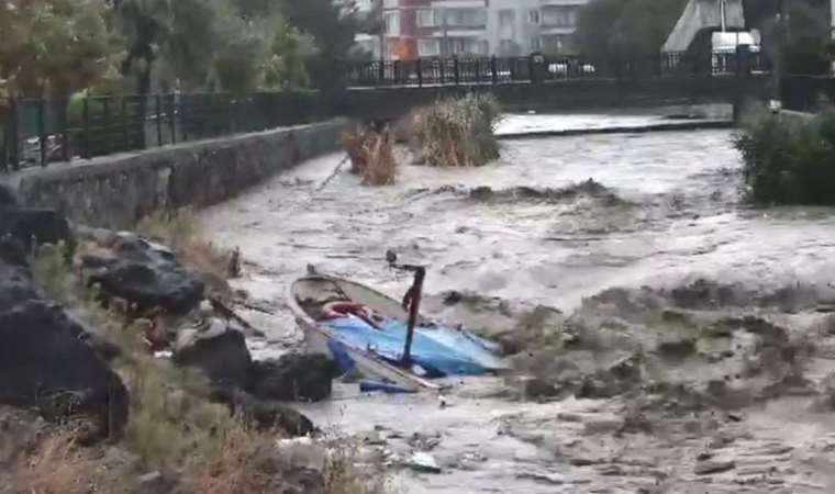 Çanakkale'yi sağanak vurdu... Yollar göle döndü! (28 Eylül 2023)
