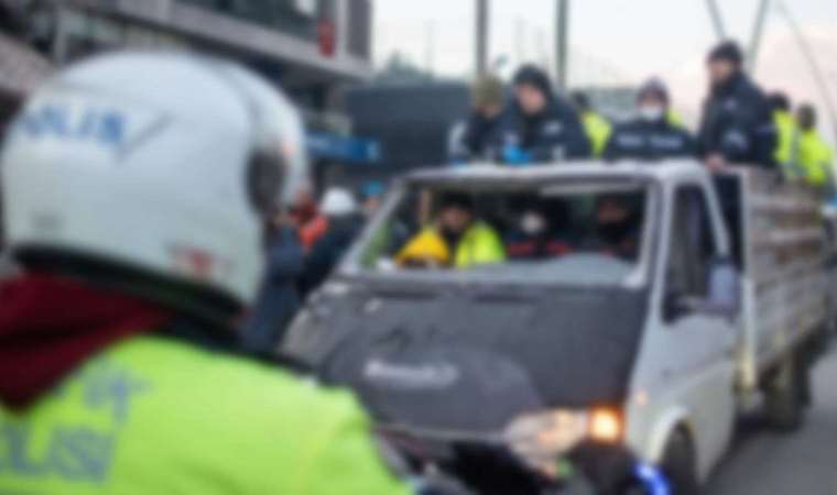 Deprem malzemelerini evine götüren polis tutuksuz yargılanacak