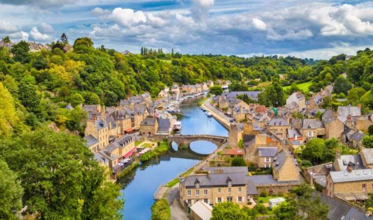 Fransa'da bir bölge daha özerklik talep etti