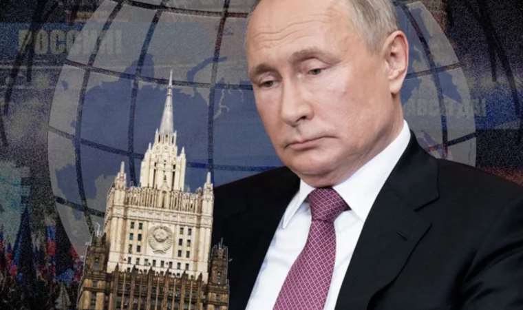 Kağıttan okuyan robotlar: Putin'in diplomatlarına ne oldu?