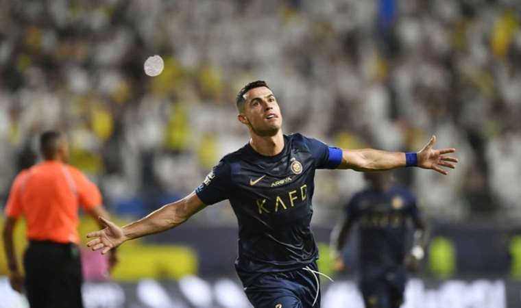 Ronaldo futbol tarihine geçti