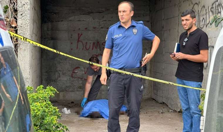 Garajda erkek cesedi bulundu