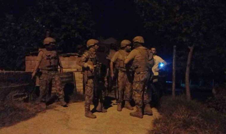 Aydın'da hareketli gece: Polisi bıçaklayan şahsa Özel Harekat ve JASAT destekli operasyon