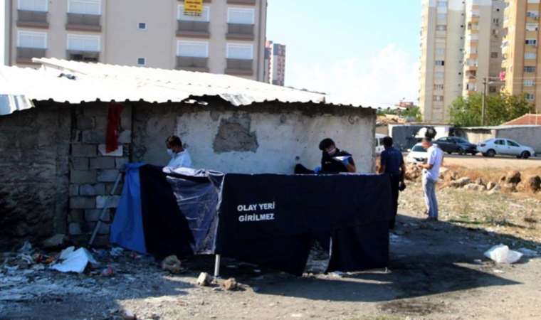 Antalya'da boş arazide erkek cesedi bulundu