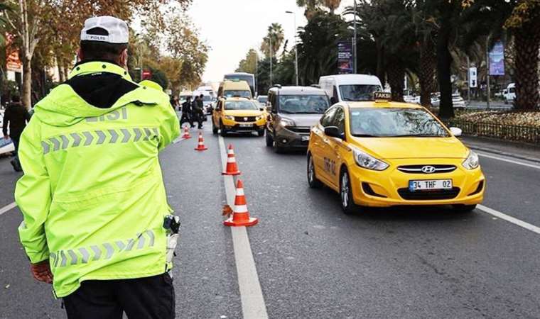 Bu saatlere dikkat! İstanbul'da bazı yollar bisiklet turu nedeniyle trafiğe kapatıldı!