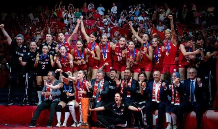 Son Dakika: Filenin Sultanları Avrupa Şampiyonu: Türkiye 3-2 Sırbistan