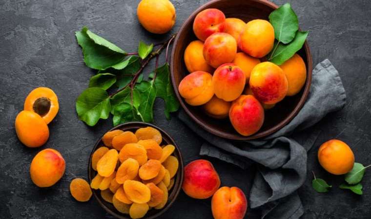 En doğal yöntemlerle evde kayısı nasıl kurutulur?