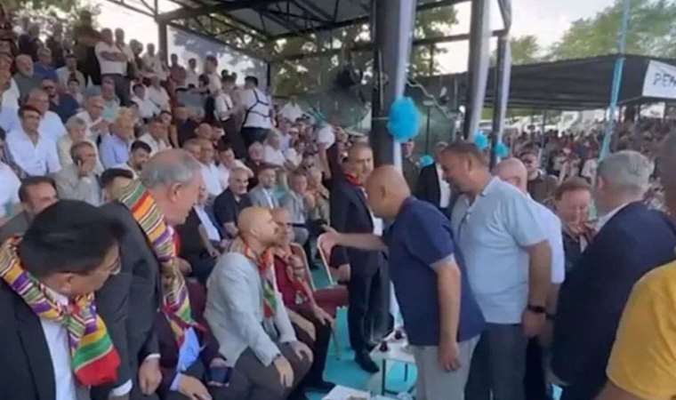 Adeta yokmuş gibi: Bilal Erdoğan, İYİ Partili Çömez’in elini görmedi