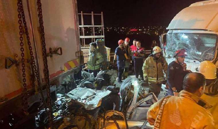 Son dakika... İstanbul TEM Otoyolu'nda feci kaza: 4 çocuk öldü, 4 kişi yaralandı