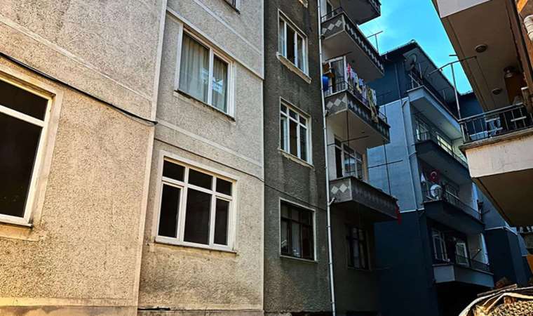 Depremin ardından Artvin'e yerleşmişlerdi: Balkondan düşen 7 yaşındaki çocuk, hayatını kaybetti