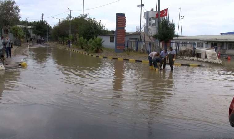 Selde mahsur kalan TIR şoförü konuştu: '5 dakika geç kalsaydım...'