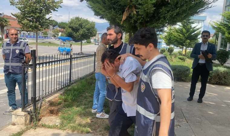 Başını taşla ezerek öldürdü, ‘küfür etti’ dedi