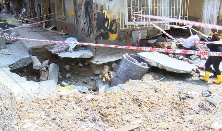 İkitelli'de sel suları içinde kalan 8 katlı bina boşaltıldı