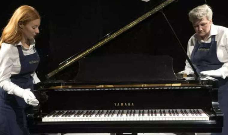 Efsane müzisyenin piyanosu açık artırmada 2 milyon doların üzerinde alıcı buldu
