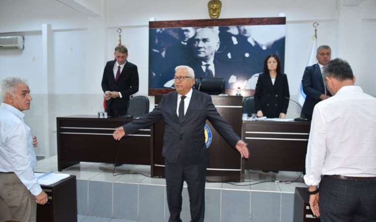 Belediye toplantısı karıştı, başkan isyan etti