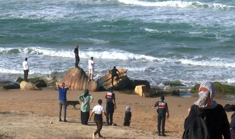 Sarıyer'de denize giren çocuk dalgalara kapılarak kayboldu