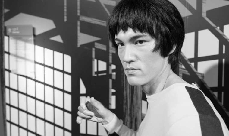 Bruce Lee kimdir? Bruce Lee nerelidir? Bruce Lee filmleri nedir? Bruce Lee hangi sporu yapmıştır? Bruce Lee isminin anlamı nedir?