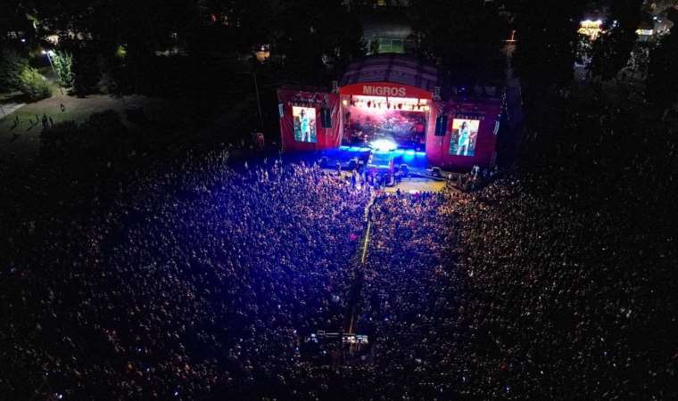 Gençler 92. İzmir Enternasyonal Fuarı’nda müziğe doyuyor