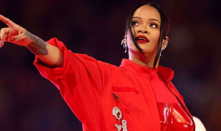 Ünlü şarkıcı Rihanna'nın ikinci bebeğinin ismi belli oldu!