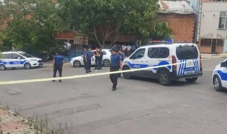 İstanbul'da dehşet anları... Yeğenlerinin bulunduğu otomobile kurşun yağdırdı