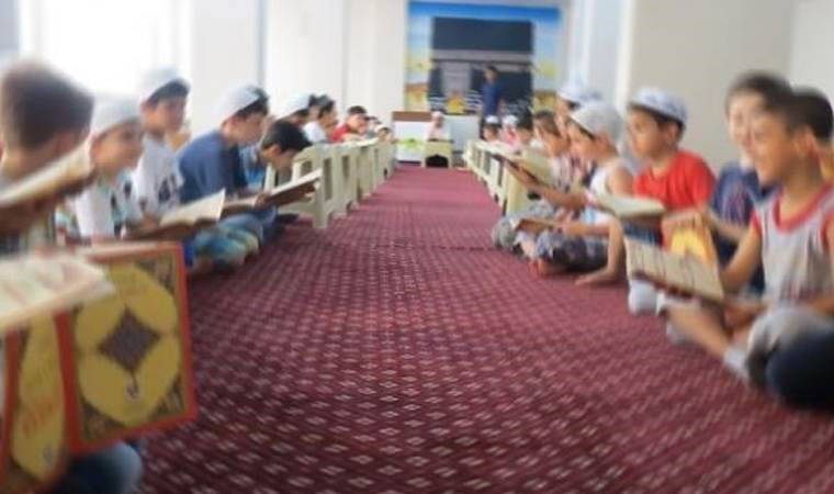 4 yaşında bile olmayan çocuklar Kuran kursu protokolünde