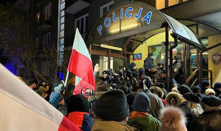 Polonya’da iktidar savaşları: Eski içişleri bakanı ve yardımcısının Cumhurbaşkanlığı Sarayı’nda gözaltına alınması ne anlama geliyor?