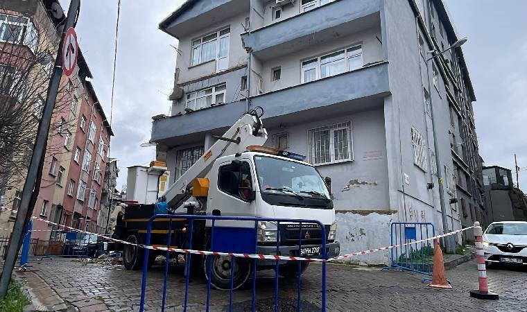 Saniye saniye kaydedildi... Kağıthane'de balkon çöktü!