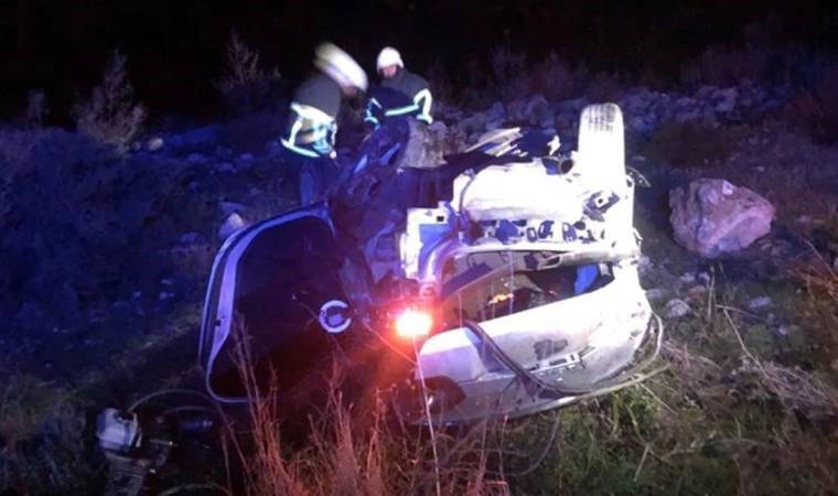 Hatay’da hafif ticari araç ile otomobil çarpıştı: 3 yaralı