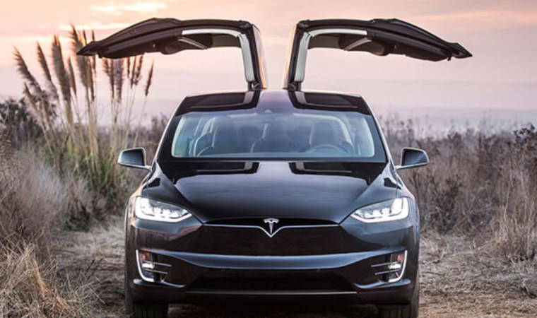 İklim aktivistleri Tesla'ya ait elektrikli modeli hedef aldı: Nedeni ortaya çıktı...