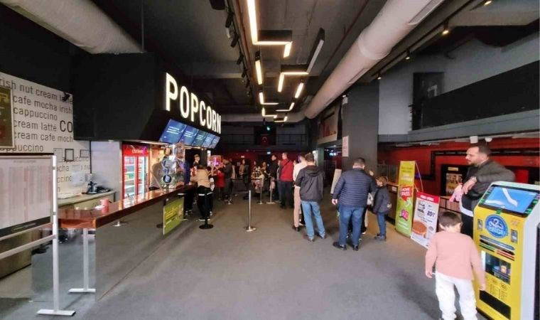 Efeler'deki son sinema salonu da kepenk indirdi