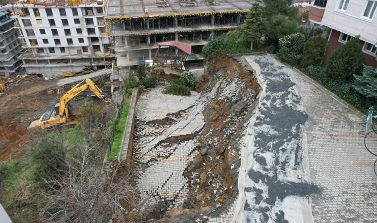 Üsküdar'da istinat duvarı çöktü! Bina boşaltıldı
