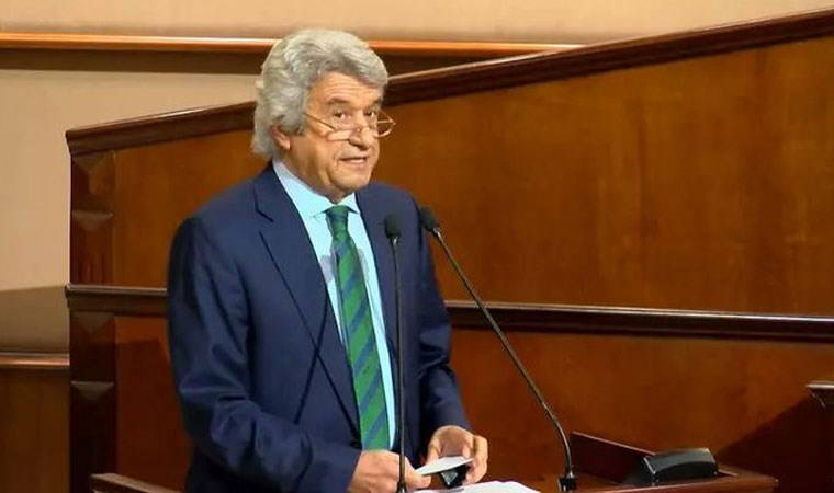 İhracı istenen CHP'li Meclis üyesinden, İBB toplantısında AKP'ye övgü