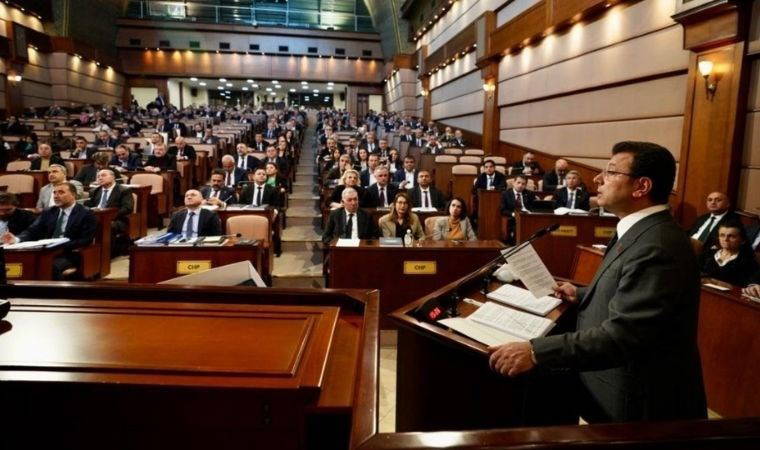 İhracı istenen CHP'li Meclis üyesinden, İBB toplantısında AKP'ye övgü