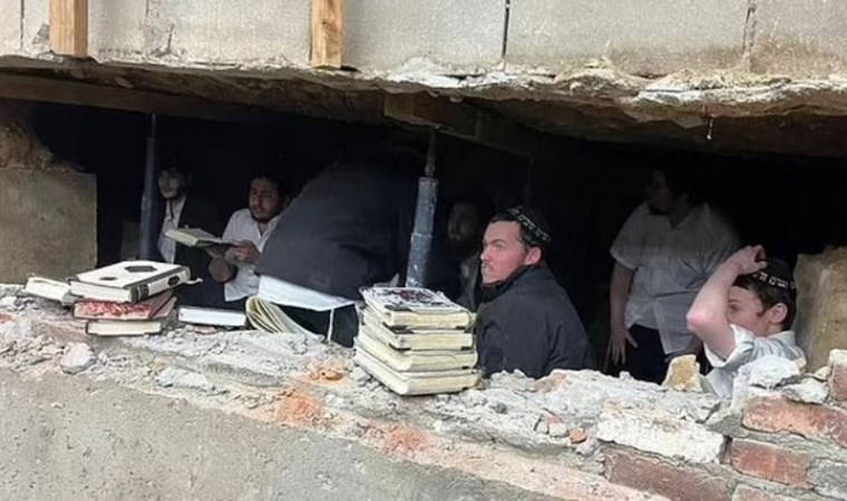 New York'ta sinagogta kazı yaptığı için gözaltına alınan Yahudi öğrenciler serbest bırakıldı