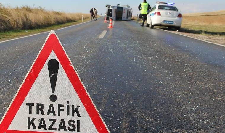 Servis minibüsü ile cip çarpıştı: 3 kişi yaralandı!