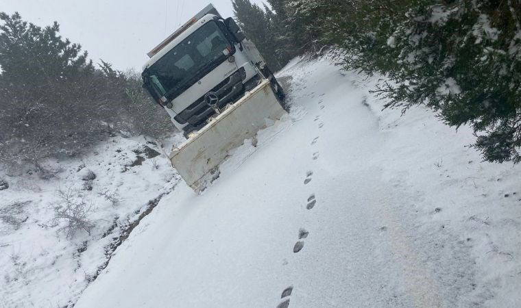 İzmir’in yüksek kesimlerini kar kapladı