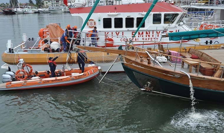 Ünlü spiker Ali Kırca'nın batmak üzere olan teknesi son anda kurtarıldı