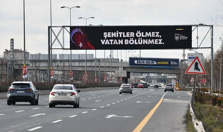 ABB'den Ankara'daki LED ekranlara 'Şehitler Ölmez, Vatan Bölünmez' yazısı
