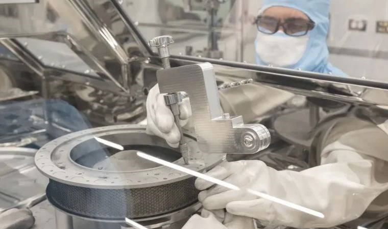 NASA, Bennu'dan getirilen numune kabını açmayı başardı