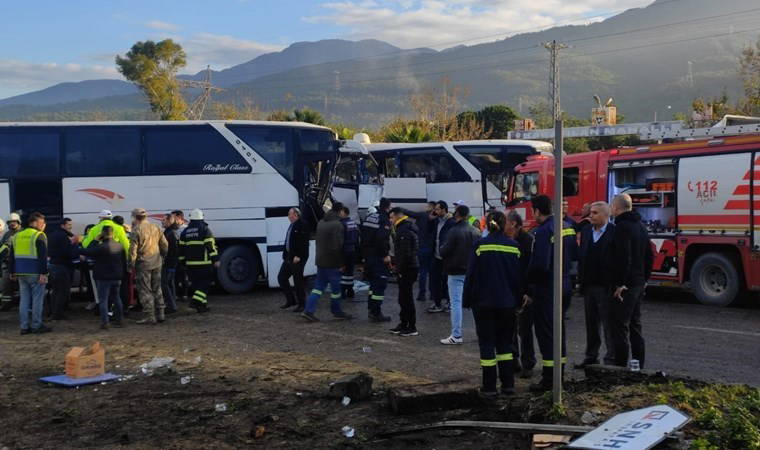 İşçi servisleri çarpıştı!