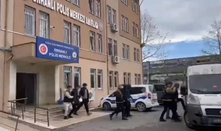 İstanbul'da ruhsatsız tabanca üretimi yapılan 2 işyerine baskın: 8 gözaltı