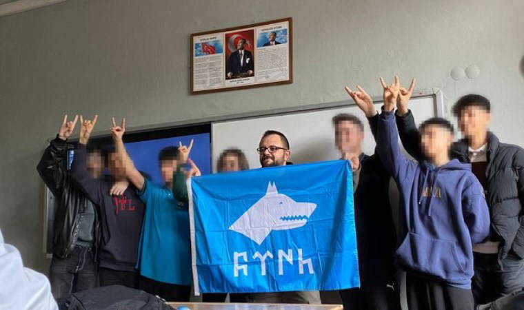 Başkan Akın'dan bozkurt işareti yapan öğretmen hakkında suç duyurusu